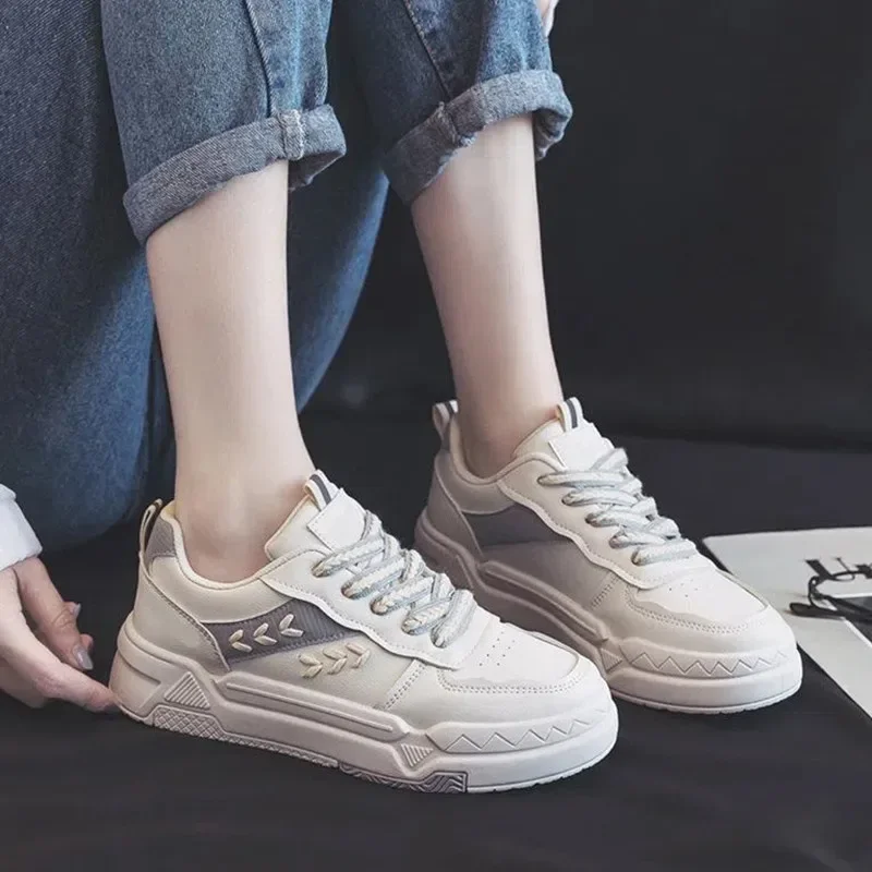 New Fashion White Women Sneakers Thick Bottom Walking Sports-Shoes Girls Trends Lace Up Casual Sneaker Women's Vulcanized Shoes