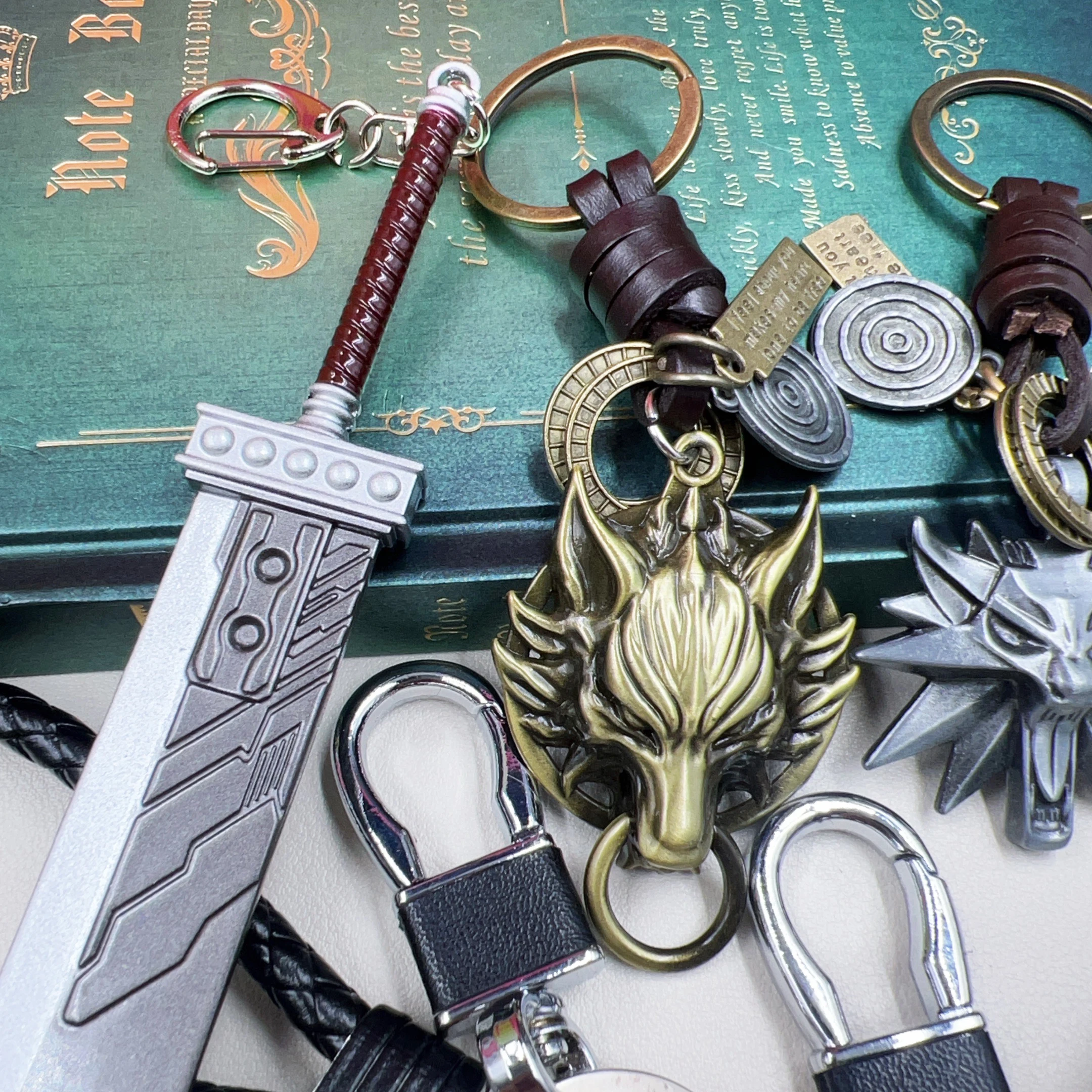 【BADBLOOD】25SS★ Bad Lombus Keyring Beyblade FLAME BYXIS Top Keychain Keyring w/ Launcher
