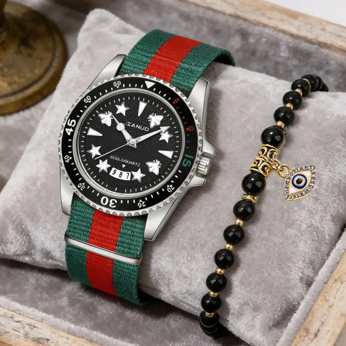 Elegant Quartz Watch with Calendar and Luminous Hands on a Stylish Nylon Strap