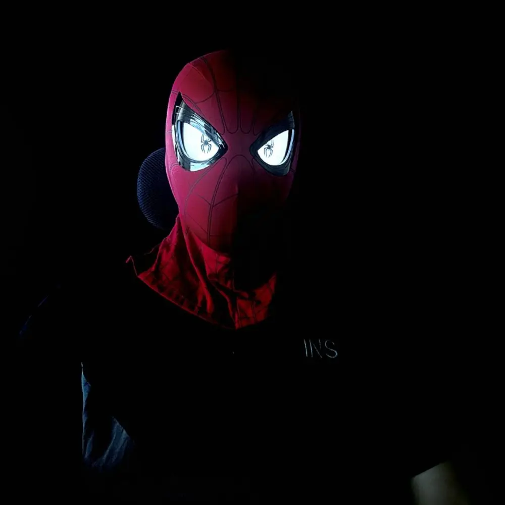 

Spider-Man Mask Breathable Spider-Man Headgear Bluetooth Control Eye Movable Helmet Hero Mask Electric Face Guard Toys Boys Gift