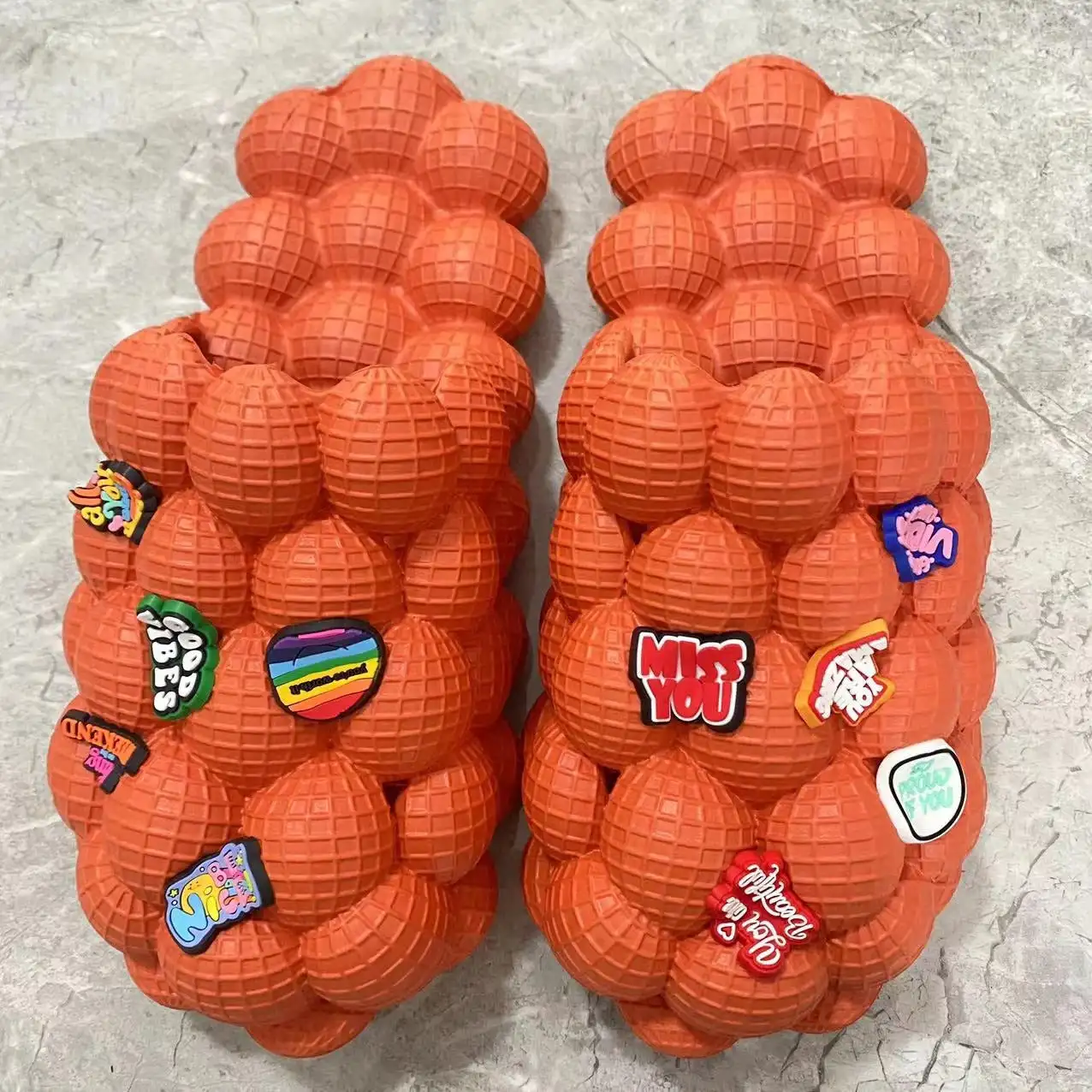 Designer Unisex Summer Slides For Women Outdoor Close Toe Slippers Bubble Massage Litchi Sandals Brand Fashion Sandals