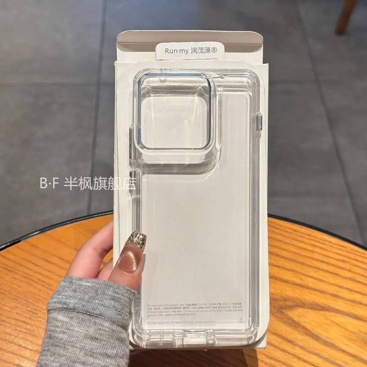 Luxury Transparent Acrylic Back Cover with Fall Protection for Moto Signature Edge 70 Ultra