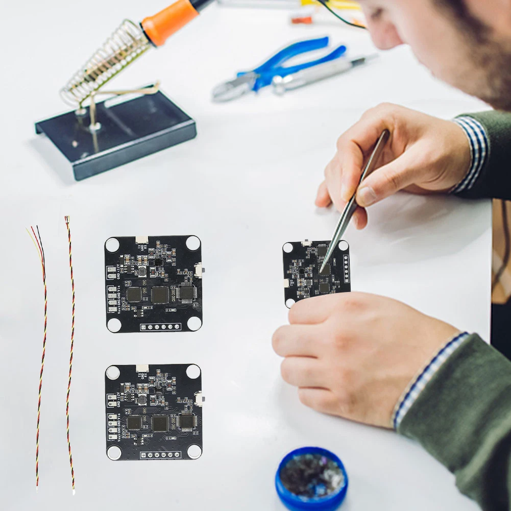 Vue rapprochée du Kit Module Encryption Décryption Vidéo VTX VRX pour FPV, montrant les circuits et LED.