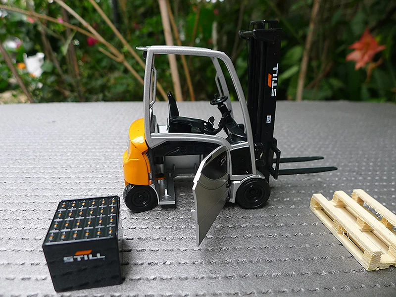 

1:25 STILL Forklift Truck RX20-20 Alloy Model Souvenir Ornaments Display