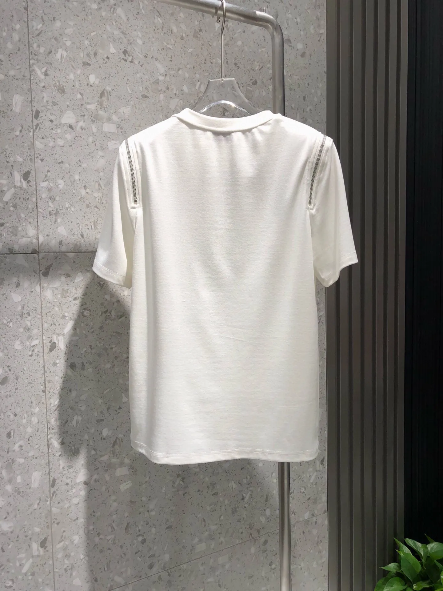 

2024 New Early Spring Shoulder Padded Zipper T-shirt