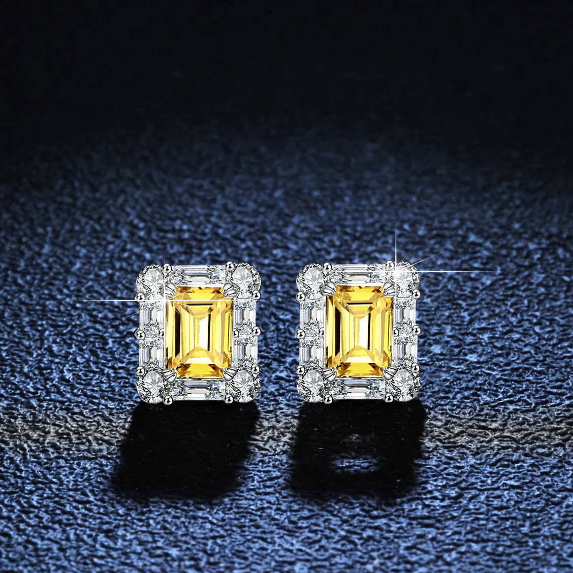 

18K gold women's earrings 2 carat D color moissanite earrings square leaf earrings PT950 white gold yellow diamond souvenirs