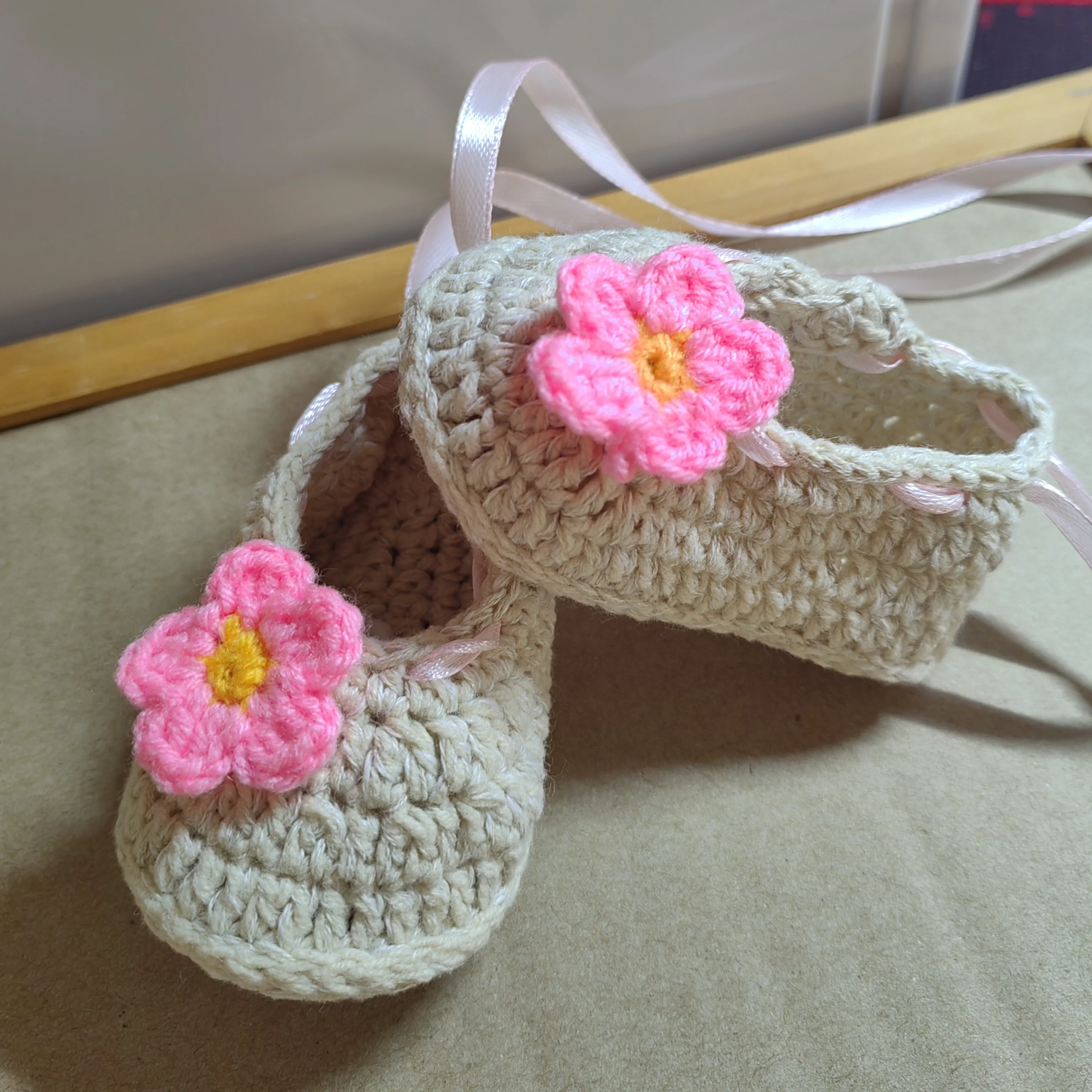 Kids Shoes Grey Crochet Baby Ballerina Shoes in Cotton with Pink Crochet Flower Spring and autumn Baby Shoes Cute Shower Gift