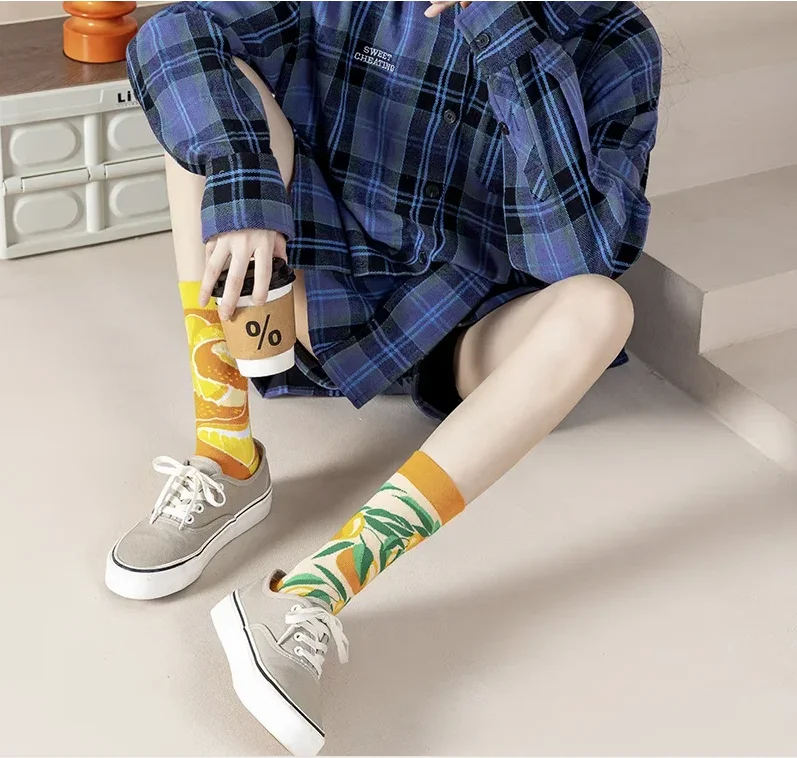 Neue kreative Paar AB asymmetrische trendige Socken modische personalisierte trendige Cartoon-Jacquard lange Röhren-Baumwollsocken – Detail 19