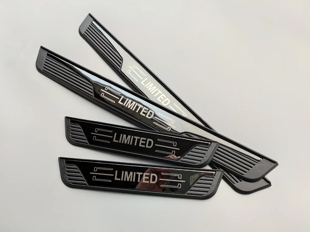 Рисунок 3 - Защитная накладка на дверь автомобиля