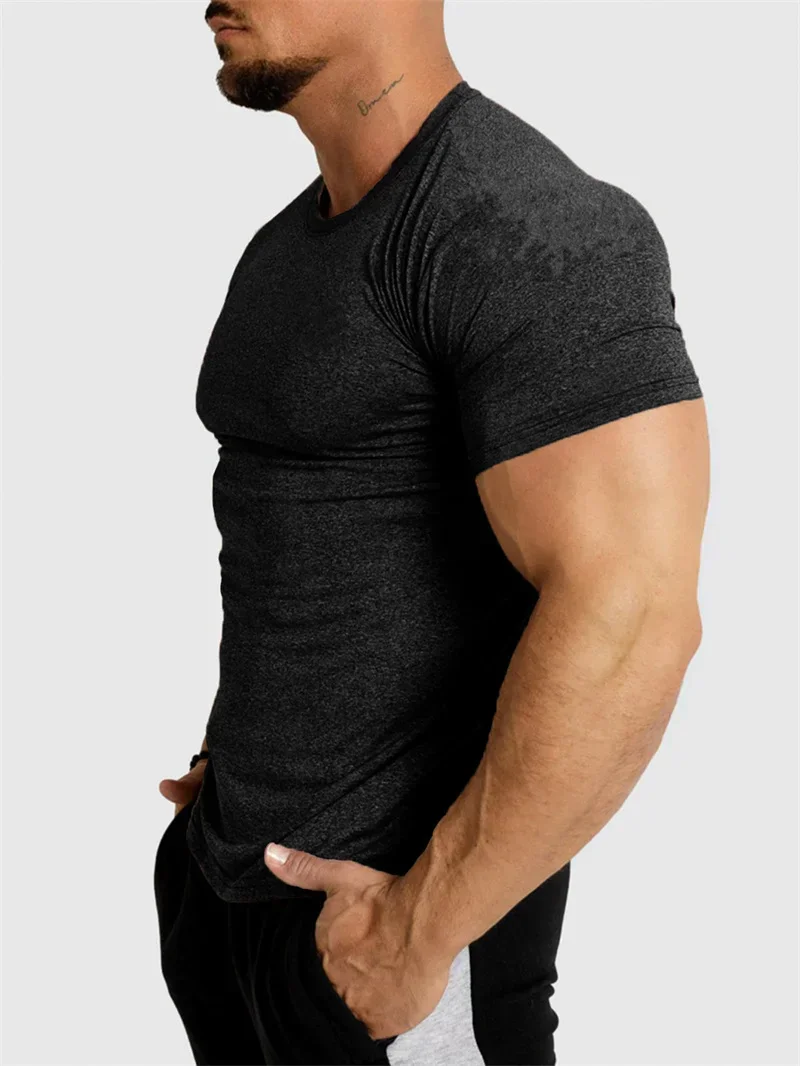 2025 Nuova maglietta sportiva attillata asciugatura rapida abbigliamento sportivo fitness top a manica corta corsa allenamento estate jogging palestra T-shirt da uomo - immagine 5