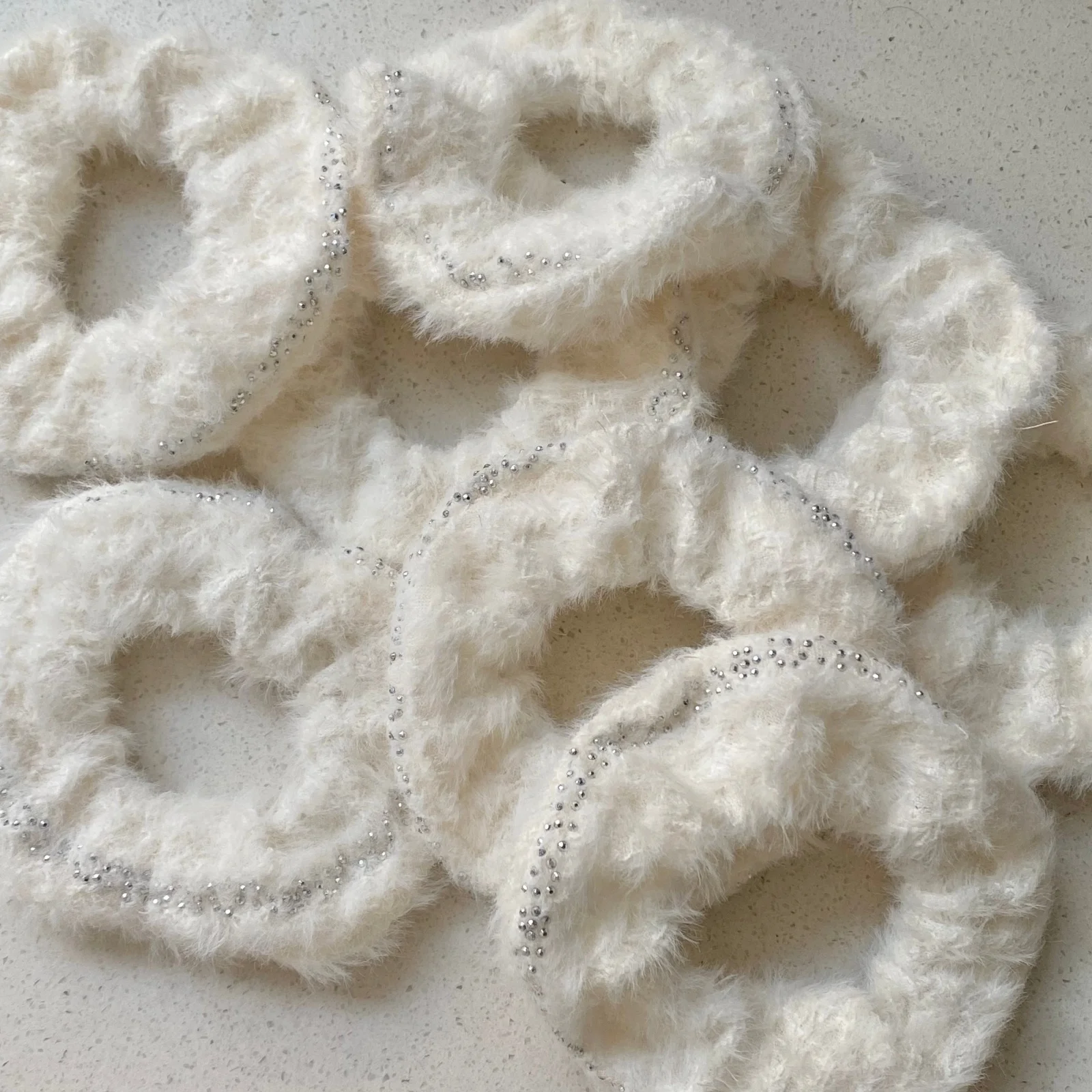 1PC White Fluffy Sparkle Scrunchie, Glitter Beaded Elastic Hair Tie,Soft Fuzzy Hair Band For Women,Elegant Shiny Hair Accessory