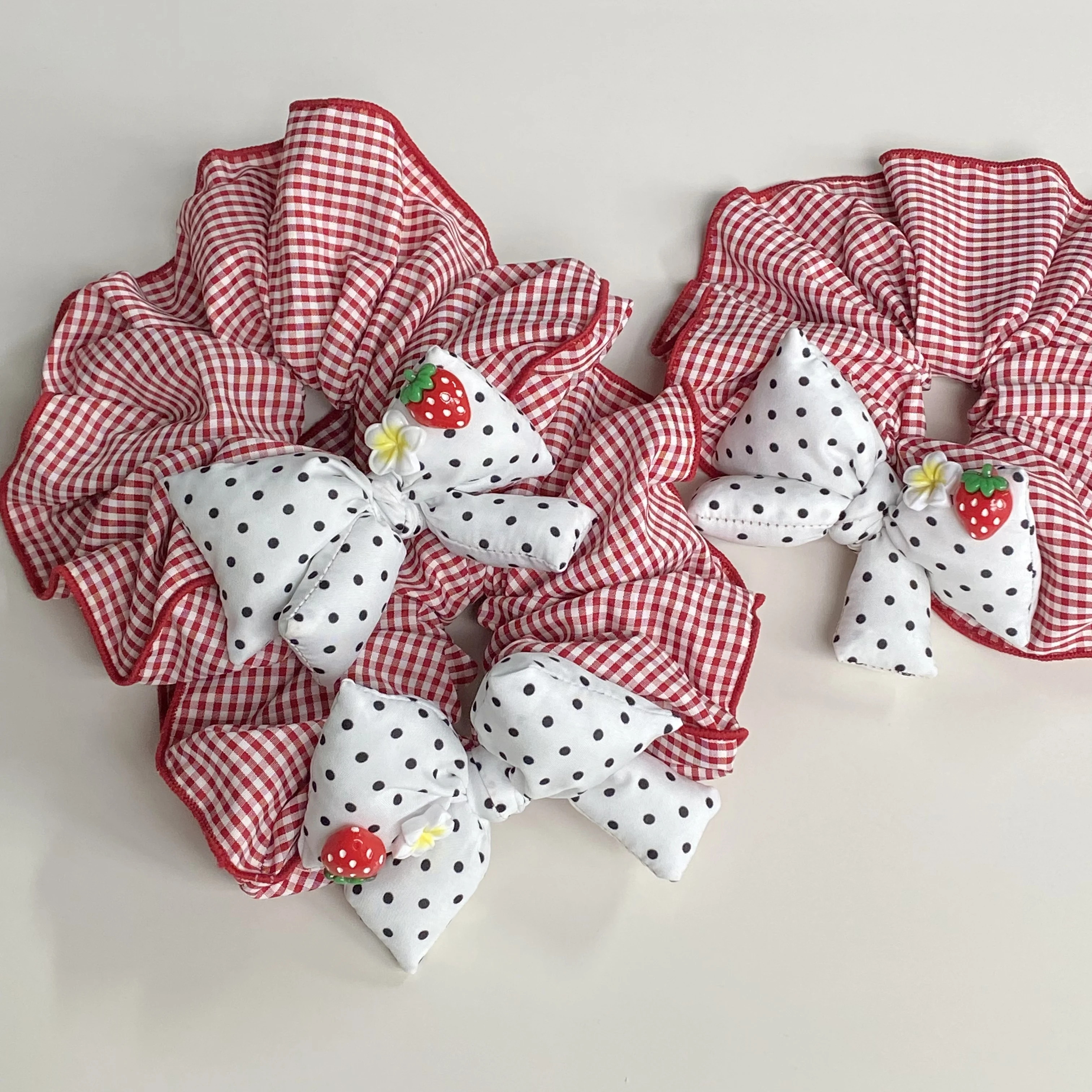 1PC Cute Strawberry Plaid Scrunchies with Polka Dot Bow, Sweet Hair Accessories for Girls, Fashionable Hair Ties for Daily Wear