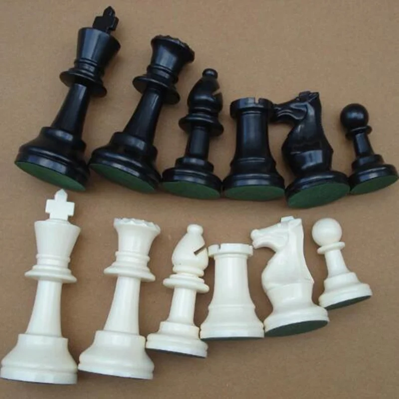 Foreign High-quality Chess King Plastic Medium High 64 mm 77mm