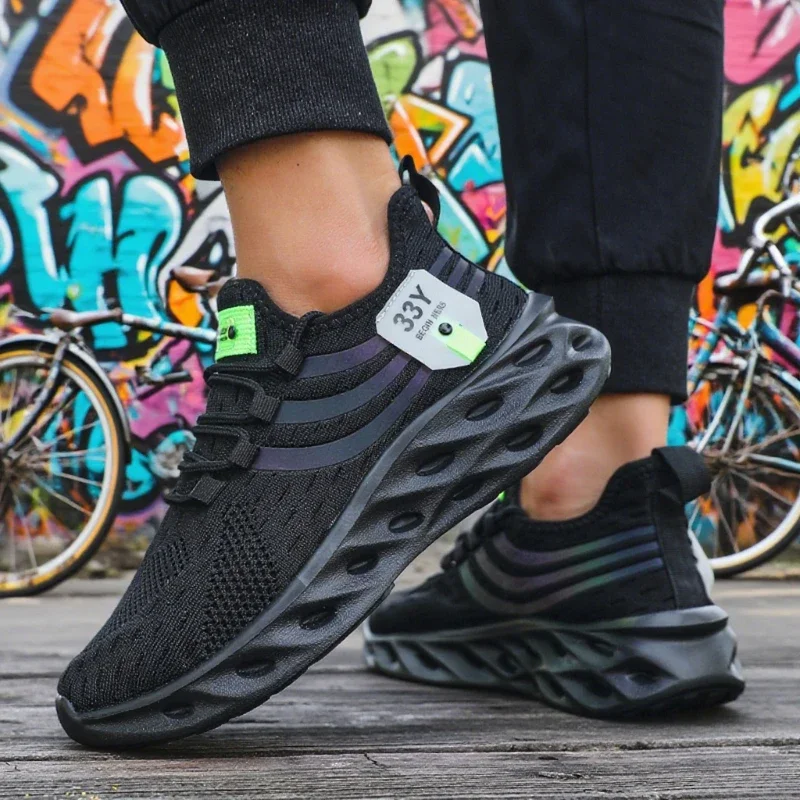 Summer Men's Shoe Street Explosion Trend Breathable Mesh Sneakers Fashionable Versatile Cushioning Soft SoleTennis Walking Shoes