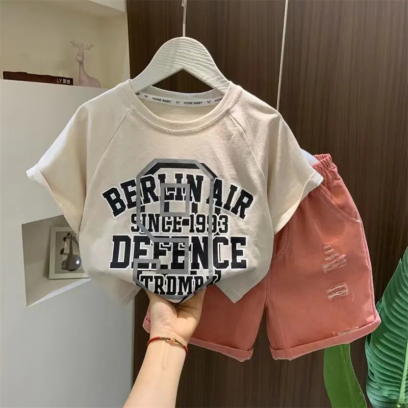 

Boys Summer Clothing Set New Handsome Children's Short sleeved Baby Summer Hole Boys Perforated Shorts T-shirt Two piece Set