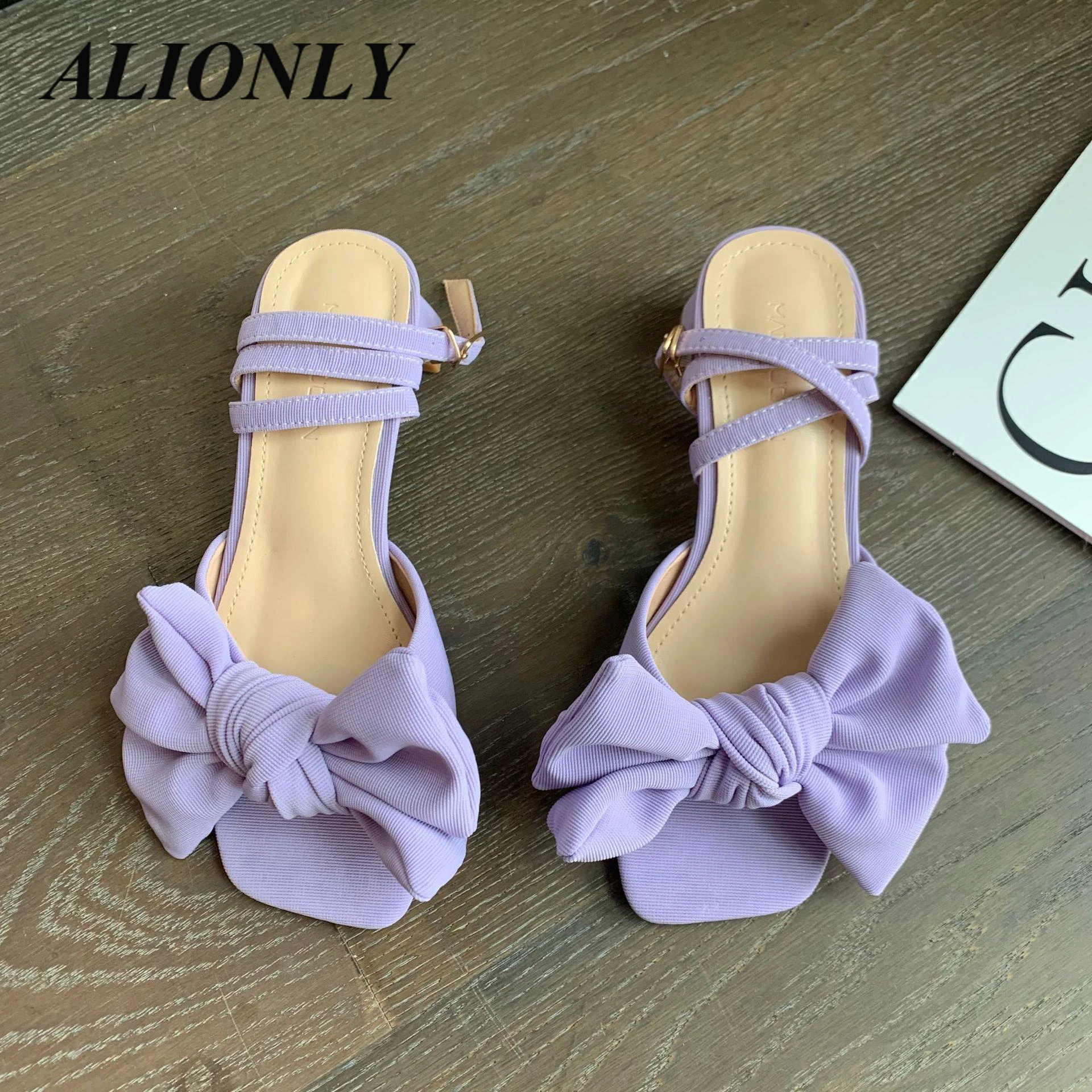

Женские босоножки Alionly, летняя верхняя одежда, новинка 2023, очень яркий бант, на толстом каблуке, Универсальный Высокий каблук