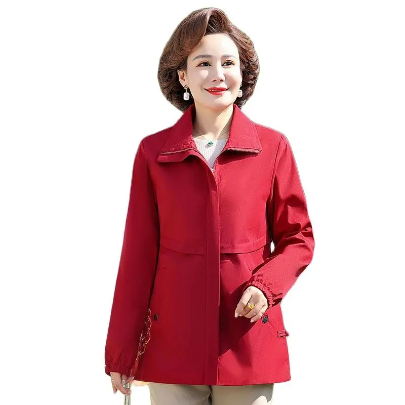 

Новинка 2023, ветровка с вышивкой на весну и осень, короткая куртка для матери среднего возраста, топы, модные женские пальто для женщин среднего возраста 5XL