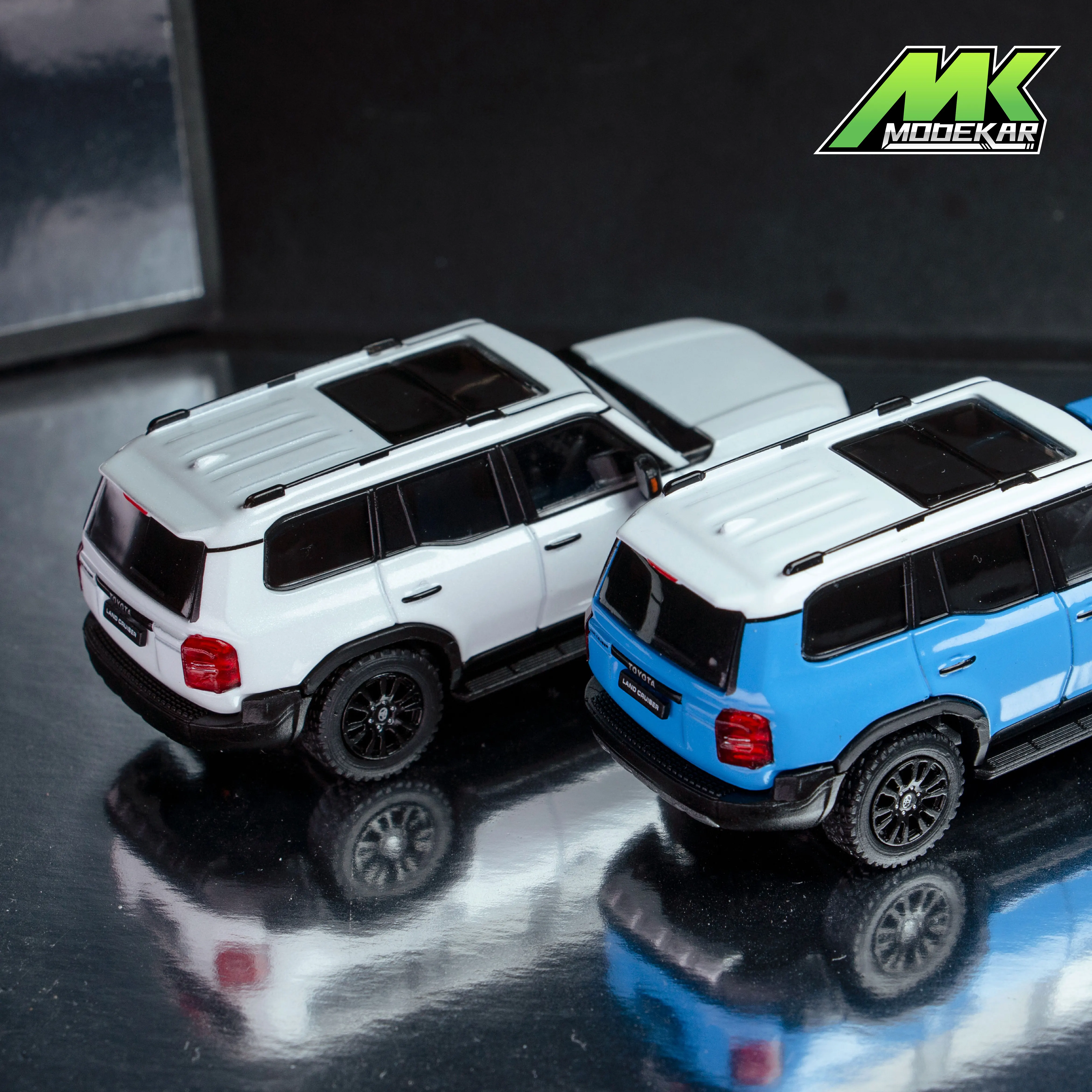 Model 1 1:64 Land Cruiser LC250 LC70 Prado Batou Off-road Alloy Car Model 4