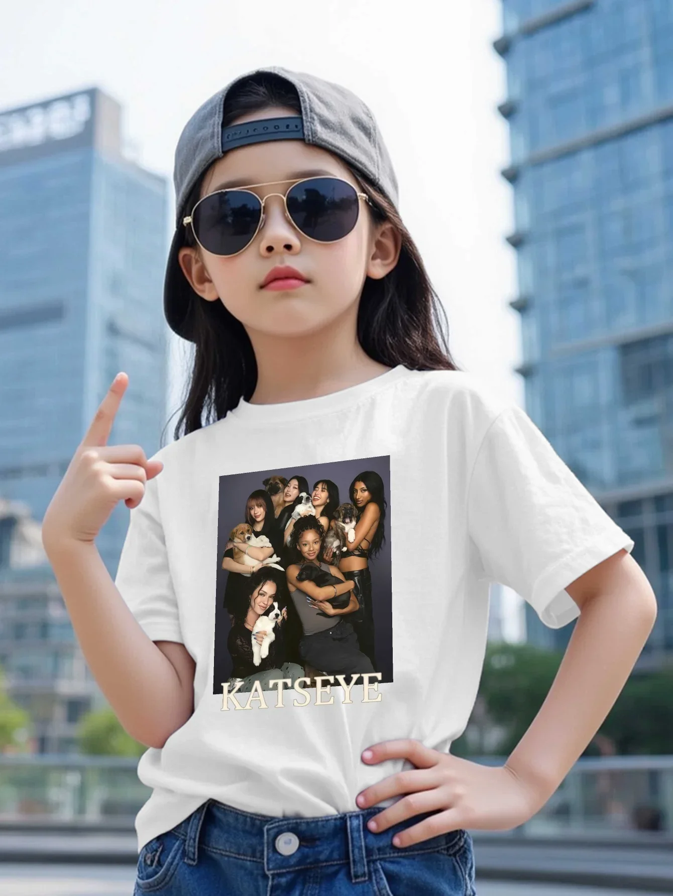 카트시 유니섹스 반팔 티셔츠는 메건 다니엘라 마논 라라 소피아와 윤흘 같은 스타일을 특징으로 하며 남아, 여아 모두 착용할 수 있습니다.