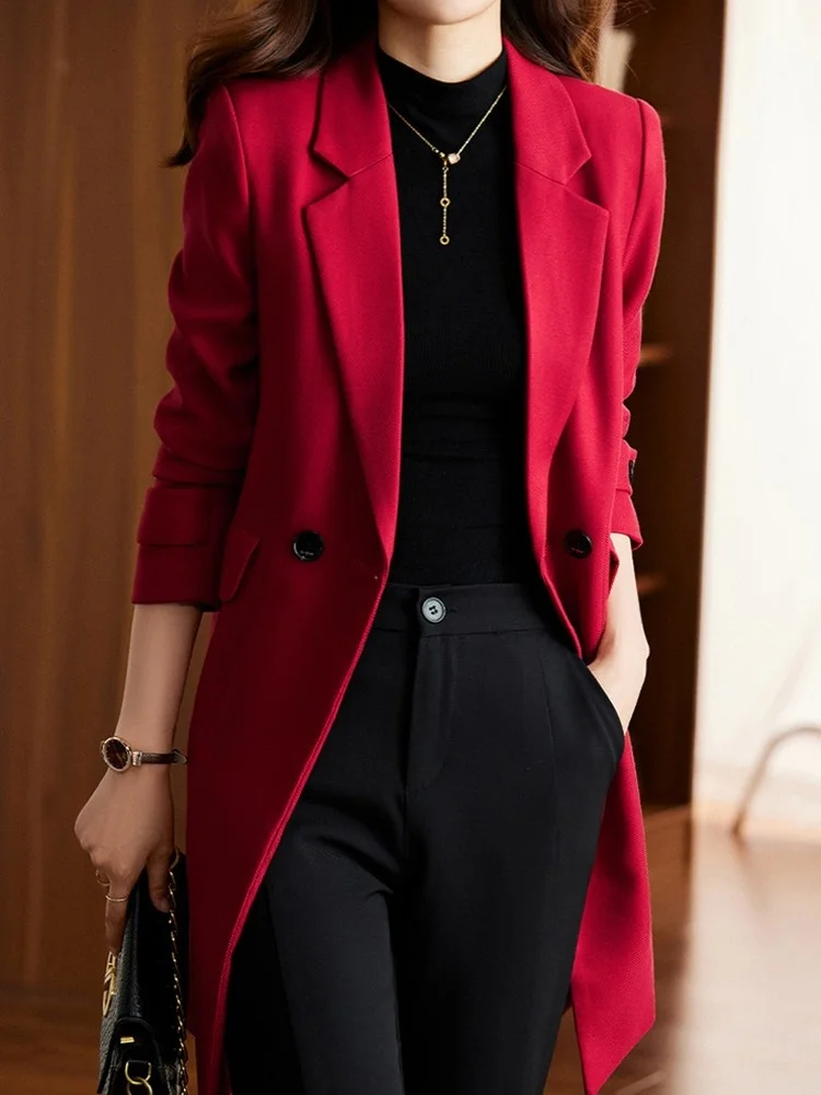 Рисунок 2 - Женский офисный костюм с двубортным рядом пуговиц