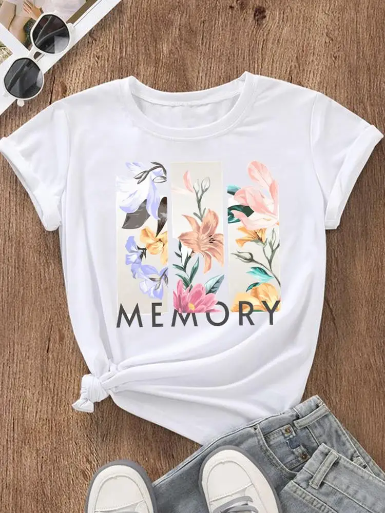 

Женская футболка с коротким рукавом, круглым вырезом и цветочным принтом