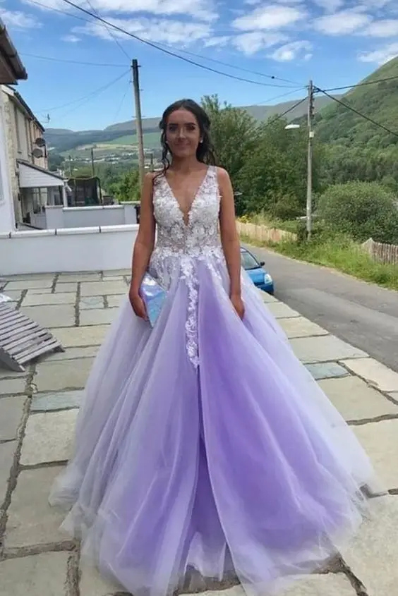 

Lilac Prom Dresses 2023 Ivory Floral Ball Gowns V Neck Sleeveless Long Floor Length Formal Party Evening Gowns Women Elegant