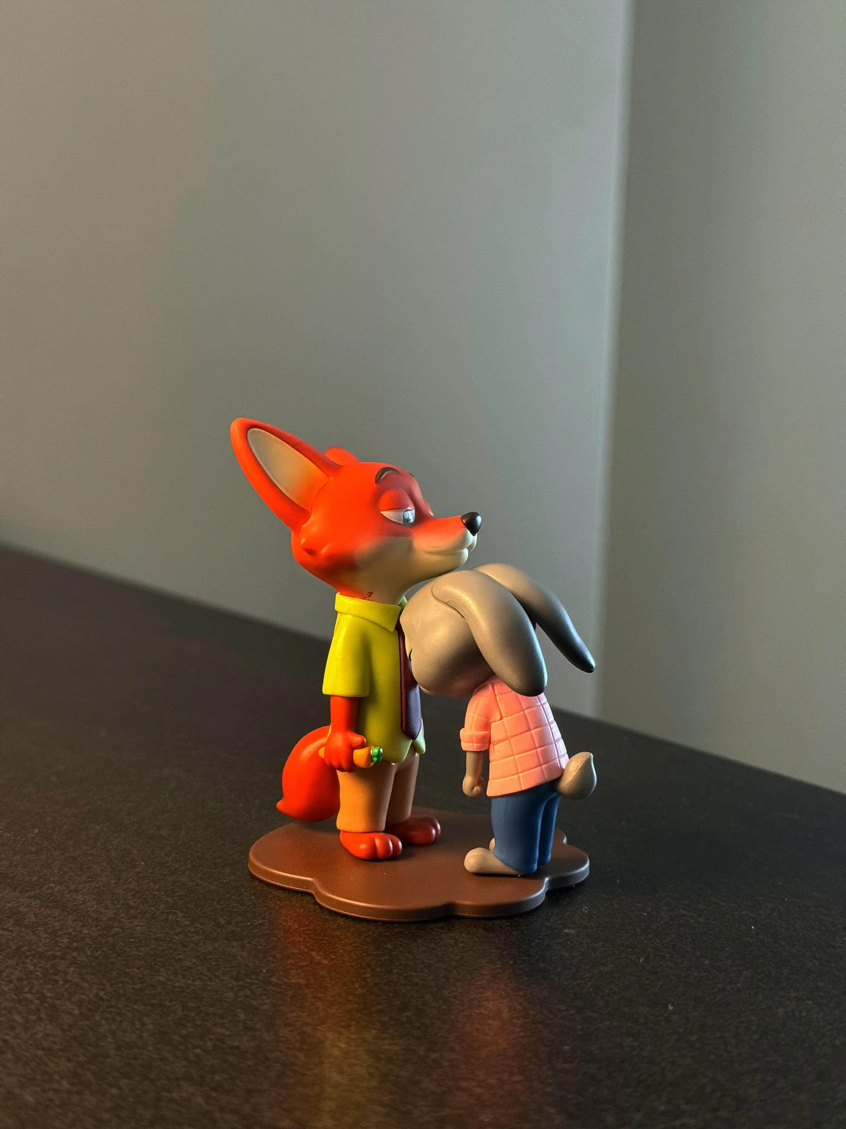 Zootopia Nick & Judy Hugging Action Figures Set