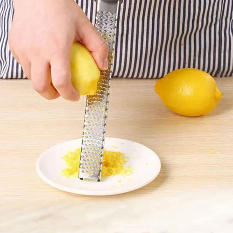 Kitchen Tools Long Handle Cheese Grater Made of Stainless Steel for Cheese Baking and Lemon Zest Grating