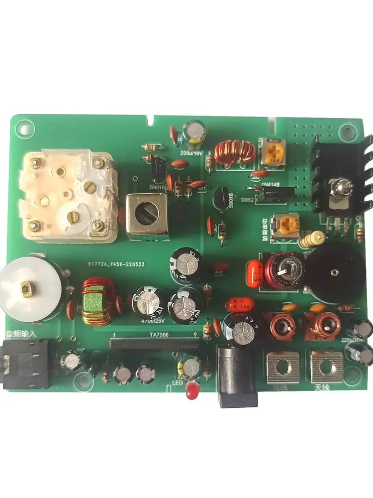 Medium Wave AM Transmitter Radio for Audio Modulation and Training