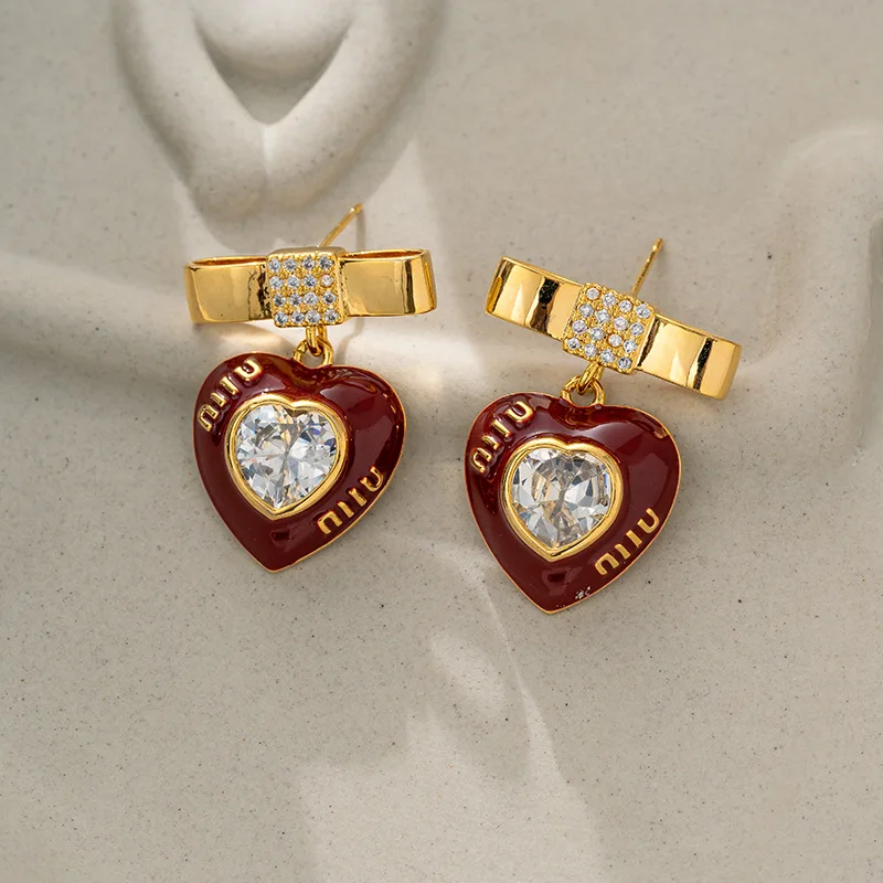 Light luxury fashion love heart earrings for women