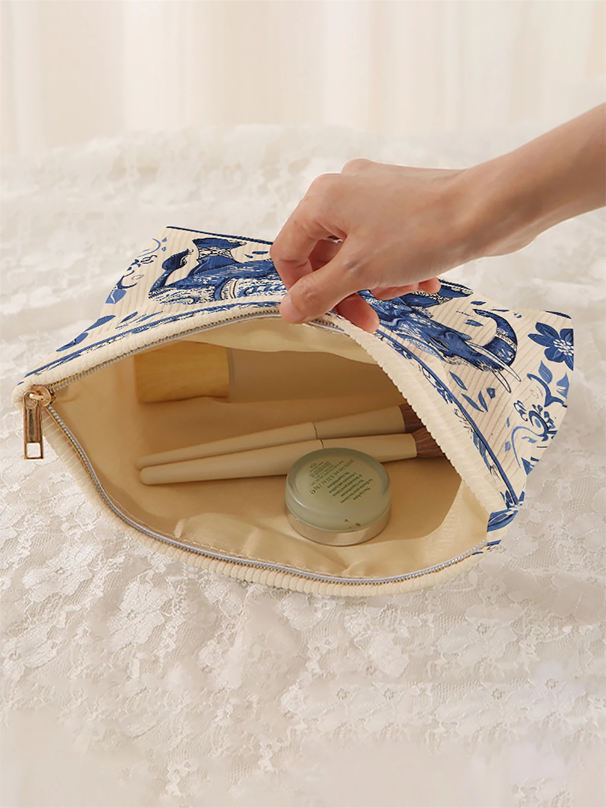 1 elephant patterned corduroy makeup bag, lightweight zipper makeup storage box, multifunctional bag with lining