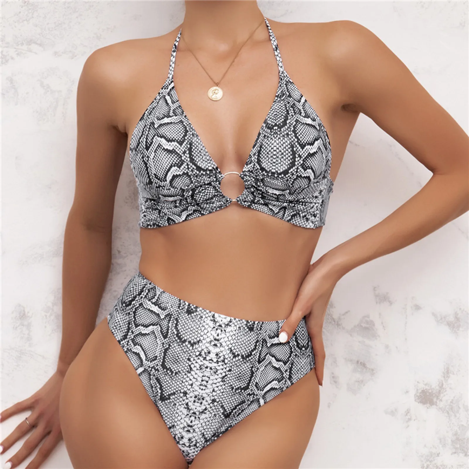 

Купальник-бикини с принтом змеиной кожи