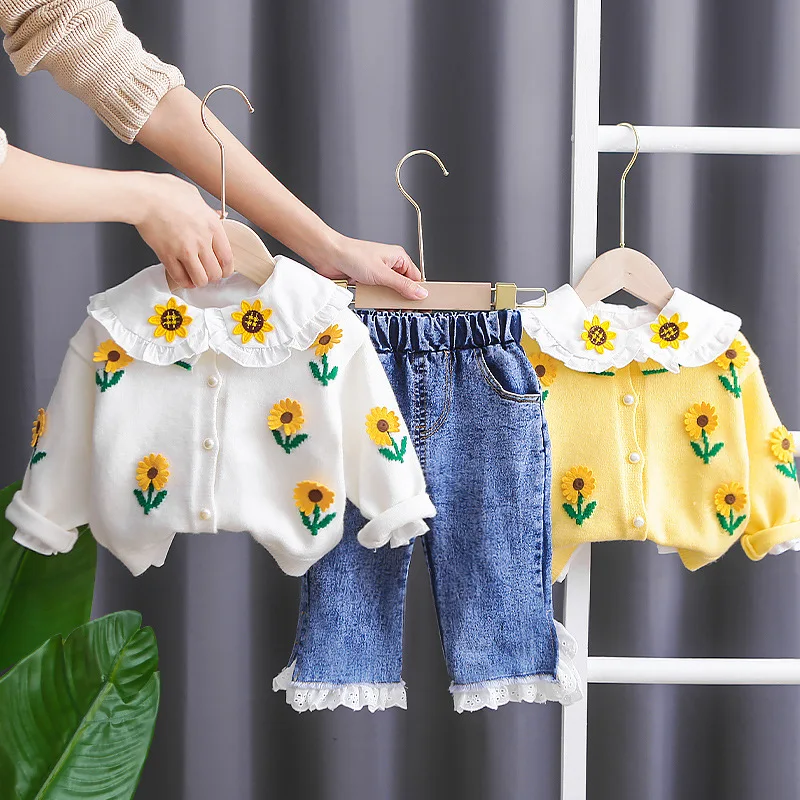 

Spring and Autumn Baby Zou Ju Doll Collar Set 0-5 Year Old Girl's Knitted Jacket Jeans Two Piece Simple Casual Sportswear