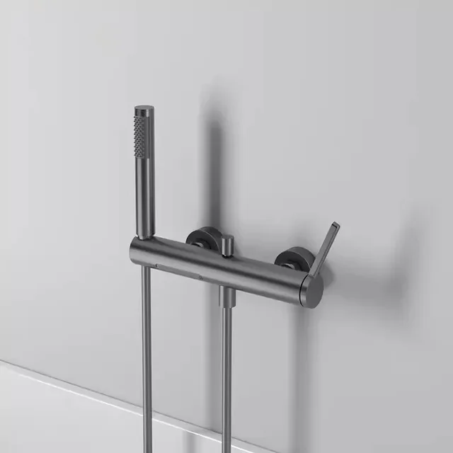 ติดผนังน้ําตก Bathtun ก๊อกน้ําห้องน้ําทองเหลืองก๊อกน้ําพร้อมหัวฝักบัวแบบใช้มือถือแปรงทอง, ปืนโลหะ, Chrome 4