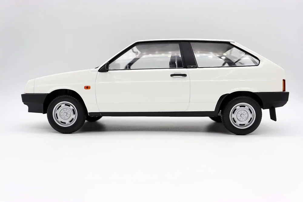 PSM 1/18 Scale Lada 2108 Samara 1989 White Die-Cast Model Toys USSR Car Metal Vehicle Toy For Collection Gift