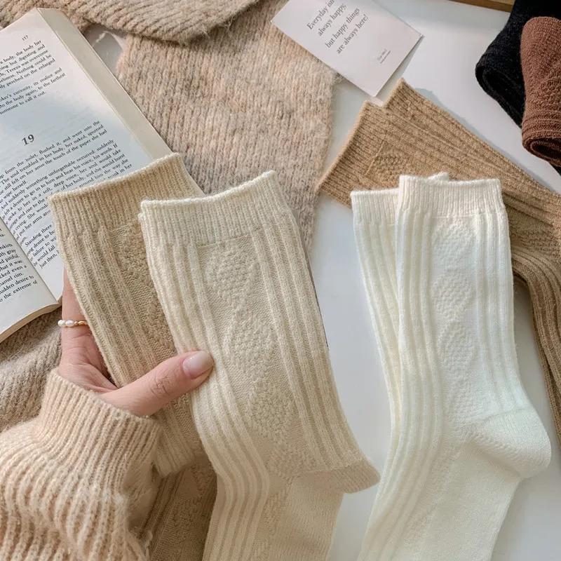 Luxurious Women's Cashmere Wool Thermal Socks – Winter Collection in Black & White