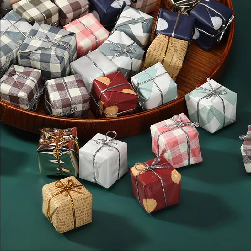 

10pcs/Lot Christmas Gift Box Decoration Multi-Color Plaid Christmas Tree Pendant Wreath Gift Packaging Accessories Scene Layout