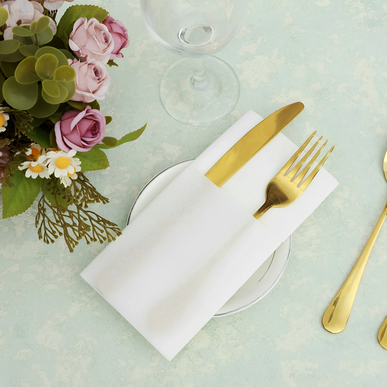 50Pcs Table Dinner Napkins with Built-in Flatware Pocket Prefolded Cloth Reusable Paper Napkins for Wedding Dinner Banquets