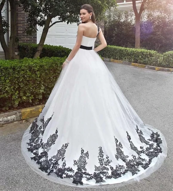 Lovely White Royal Train Wedding Tulle Lace Appliques Flower 4 m Wedding  Veils 2018