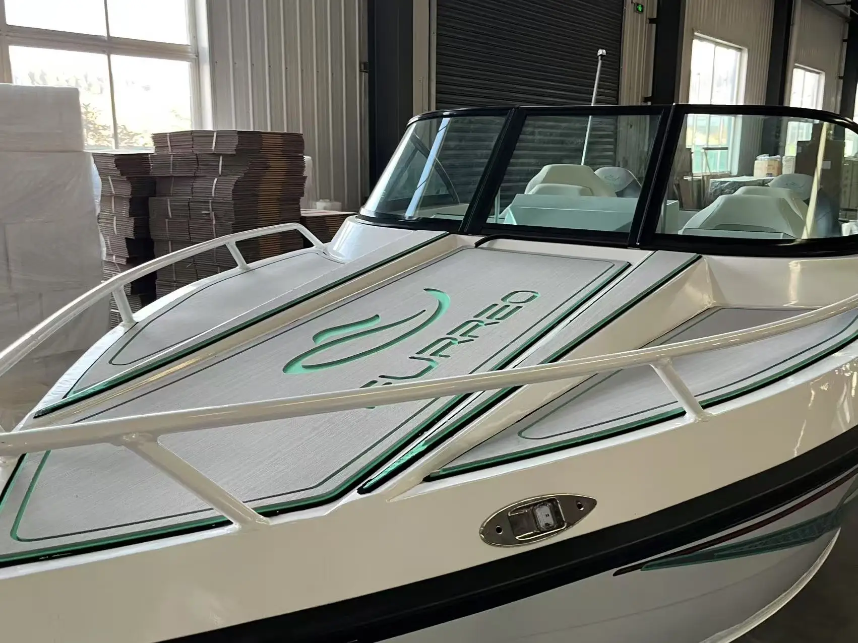 CE Certification Four-Person Luxury Yacht Aluminum Alloy Yacht Impact-Resistant Hull FM550 High Horsepower Customizable Color