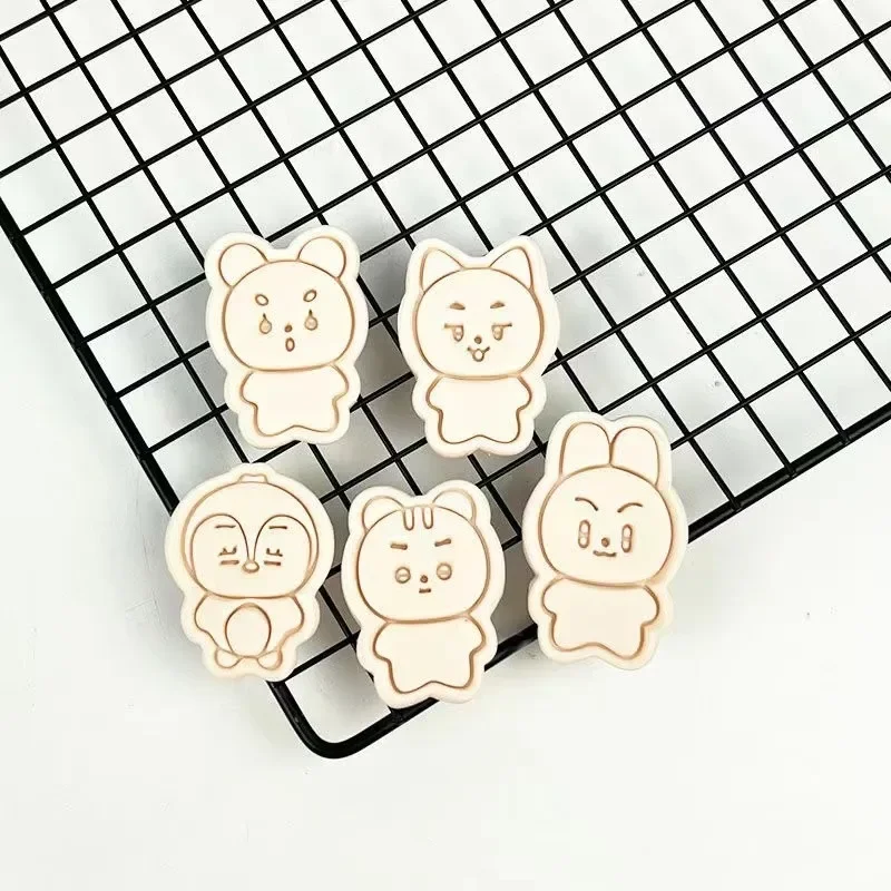 Kpop Idol SOOBIN YEONJUN Mascot Pobatu Cookie Cutter Kawaii Biscuit Mould Cartoon Cookie Cutter 3D Pressable Cake Decorag Tool
