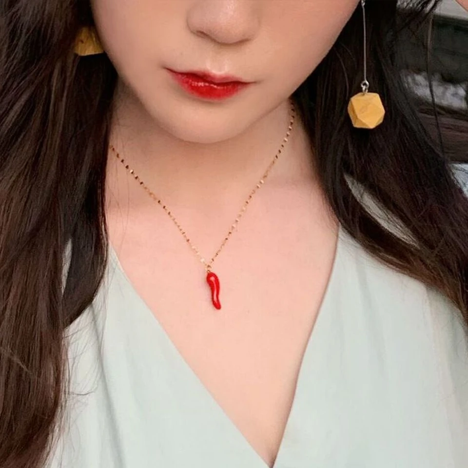 forme di Lucchetta - Piccolo Ciondolo Cornetto Portafortuna Rosso in Oro Giallo 9k, Peperoncino Smaltato a mano, Charms e Ciondoli Unisex per Collana Uomo Donna fino a 4mm