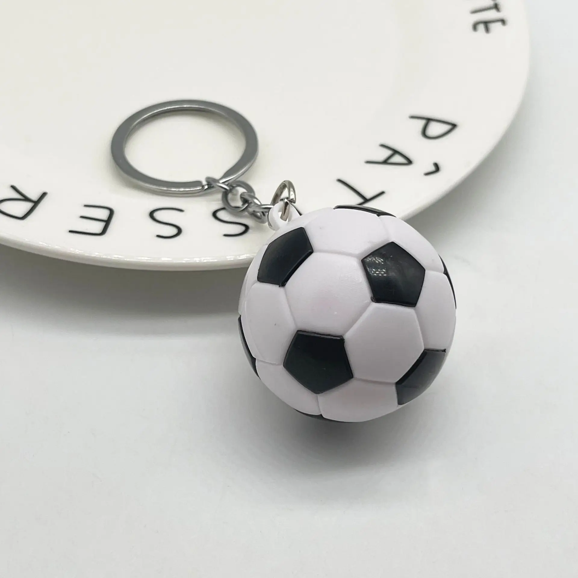 12 pz portachiavi scarpa calcio con pallone in resina Bomboniera Comunione Cresima by Mandorle
