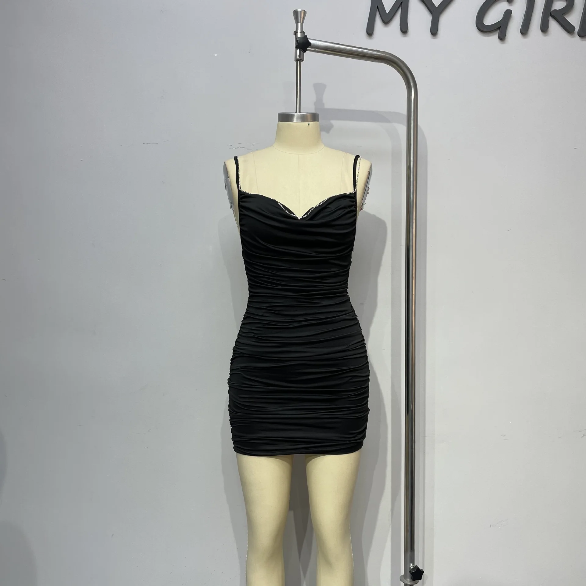 Рисунок 5 - Женское вечернее платье на бретельках SKMY