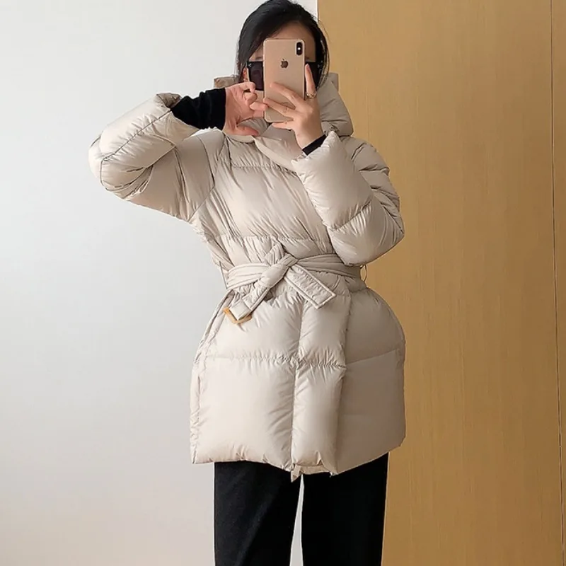 2023 Winter Women Fashion Down Jackets Ultra Light Warm Cusual Coat Female Puffer Jacket with Belt Plus Size Hooded Short Parka