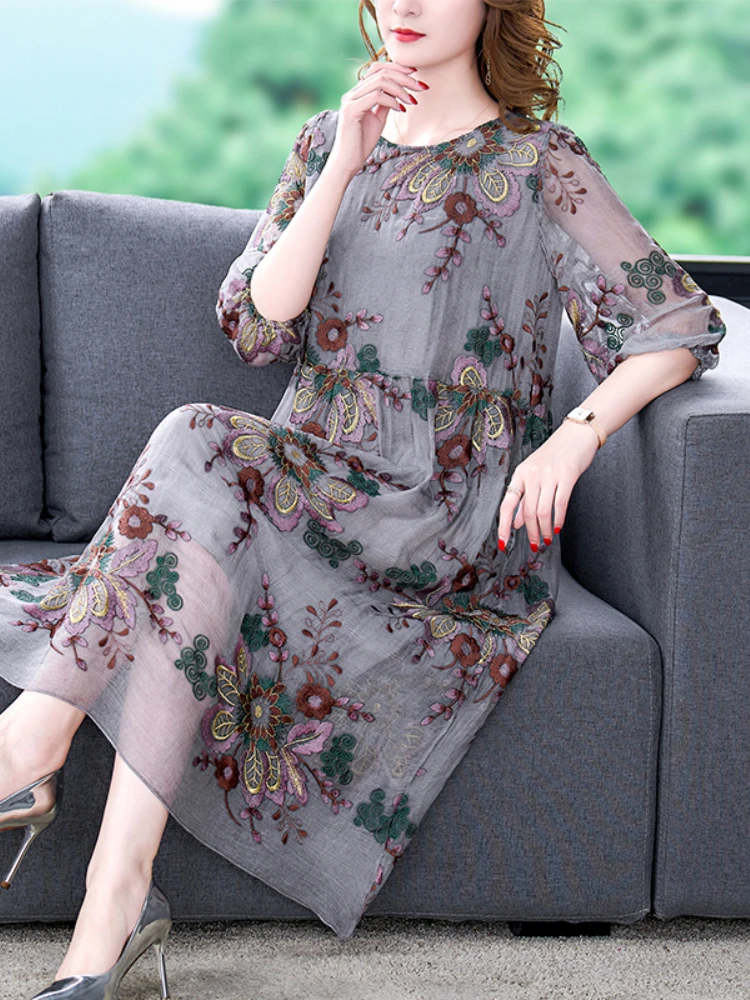 

Spring and Summer 2023 New Silk Short Sleeve Flower Embroidery Dress Fragmented Knee Length Dress
