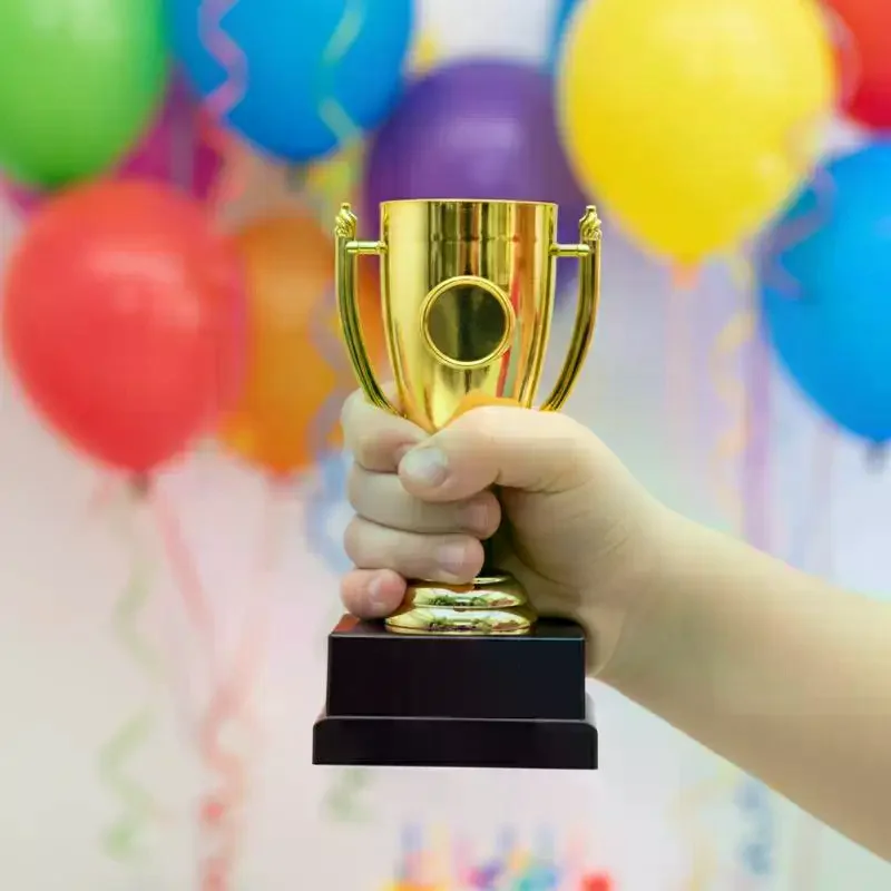 펀 키즈 파티 용품 1개 미니 축구 트로피 (스포츠 및 생일 축하용)