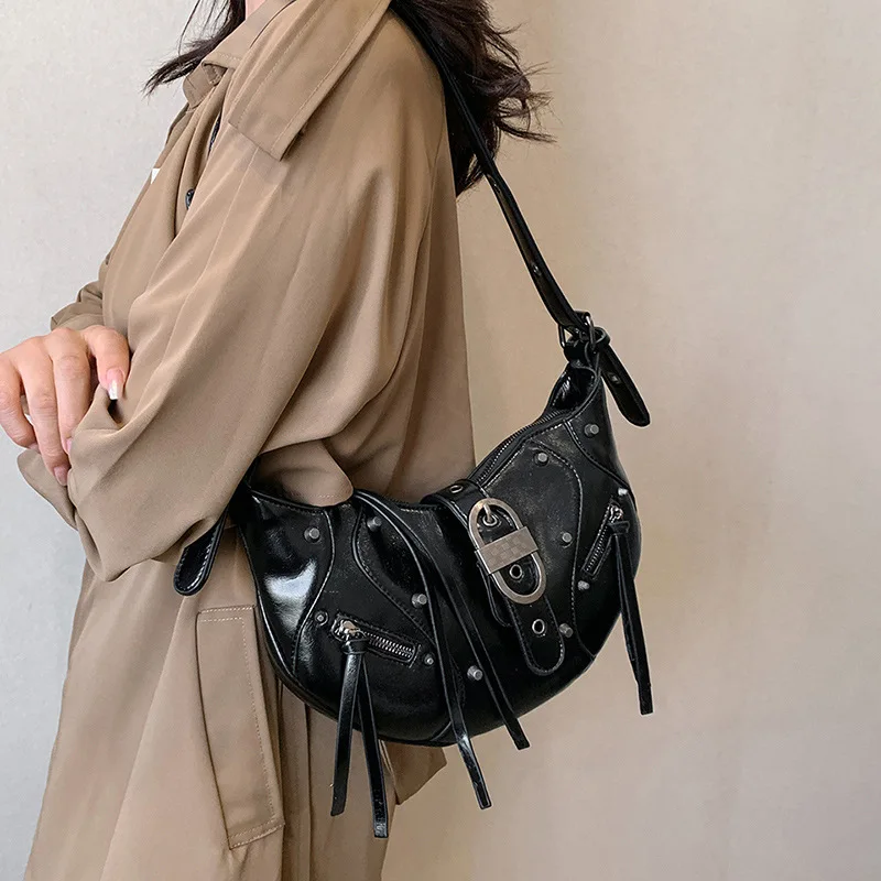 

Fashion Black Women Shoulder Bag PU Bag Design Underarm Bag Pleated Saddle Bag Solid Color Messenger Bag Purse Hobos Handbags