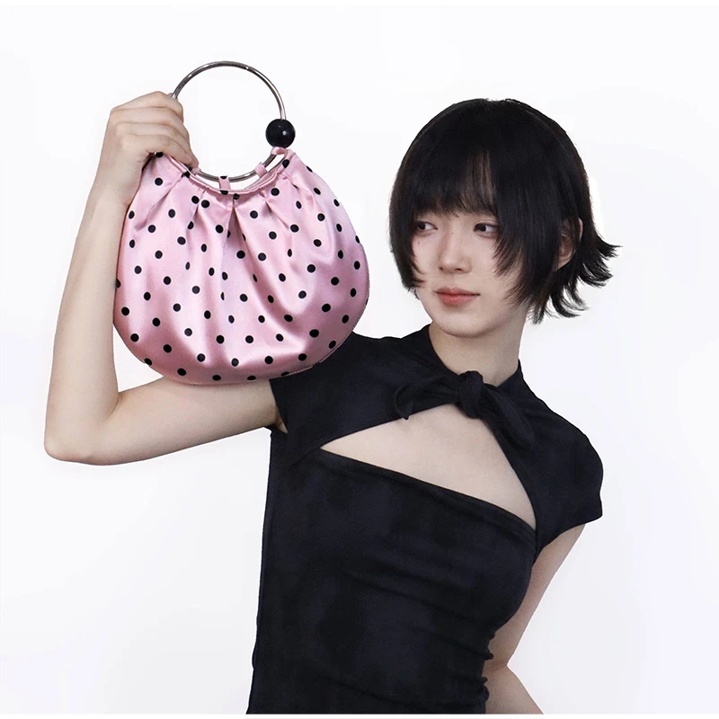 Gepunktete Tragetasche im Vintage-Retro-Stil mit Knitterdesign, Damenhandtasche, Schultertasche, lässige Alltagstasche, modische Trendtasche mit Henkel – Detail 5