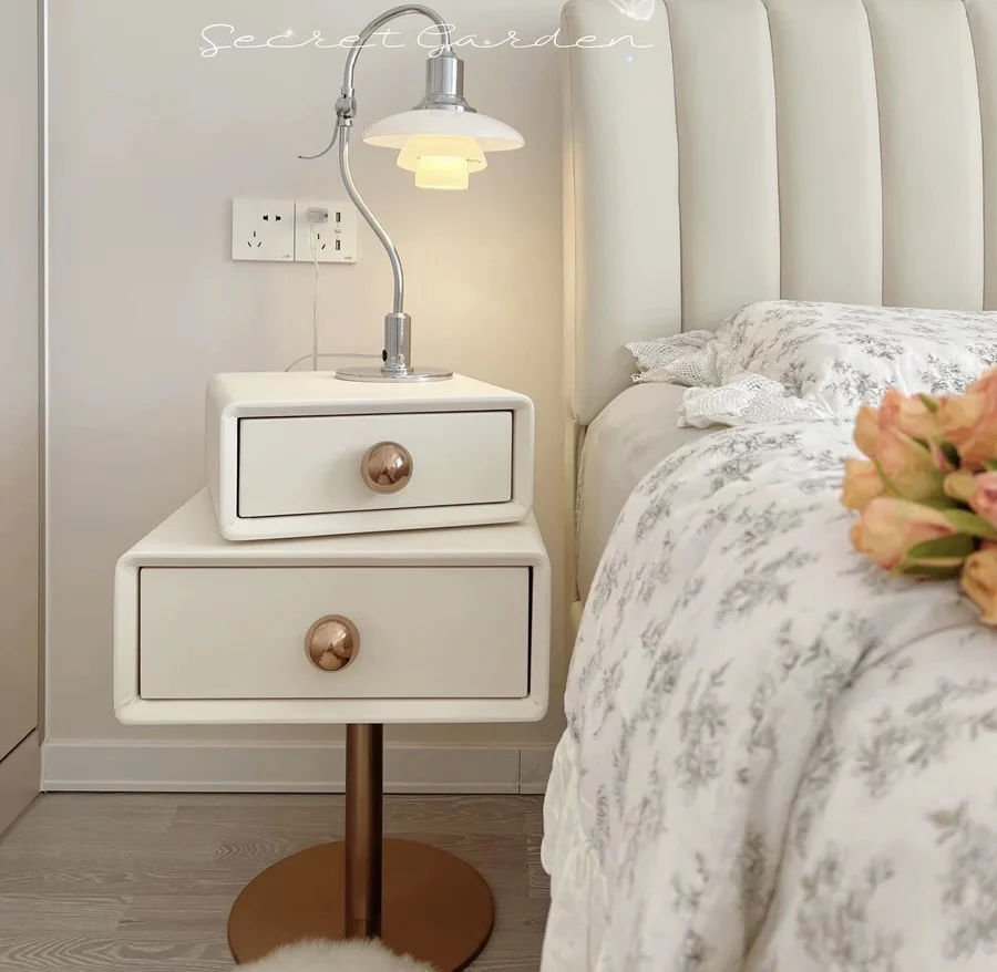 

Bedside table: light luxury, high-end sense solid wood sugar cube, simple and creative, rotating bedroom, girly bedside storage